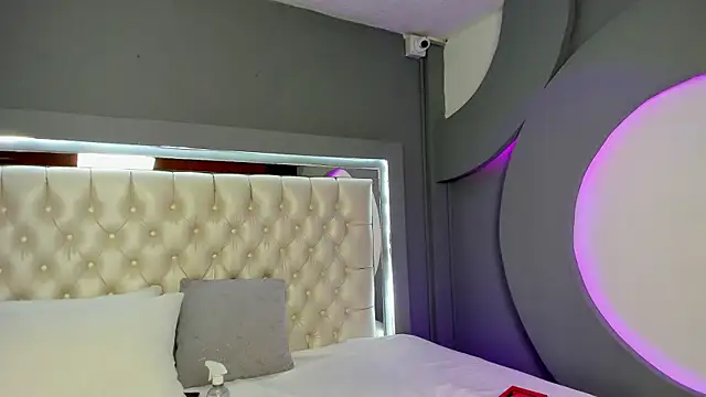 AnnaJaimes online show from April 8, 12:02 am