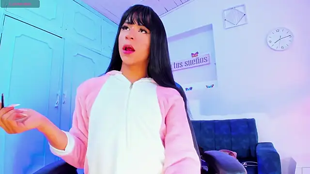 Hot Darliing online show from January 13, 1:15 pm