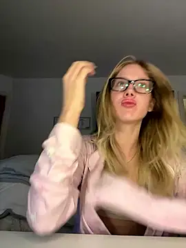 Snapshot of RosieLovexoxx chatting on January 12, 4:01 pm RosieLovexoxx online show from January 12, 4:01 pm