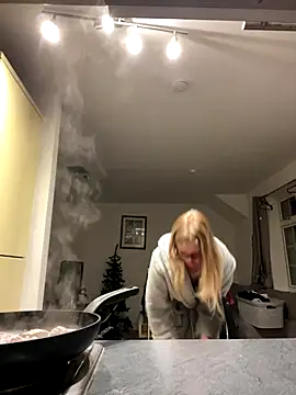 Snapshot of RosieLovexoxx chatting on January 7, 7:39 pm RosieLovexoxx online show from January 7, 7:39 pm