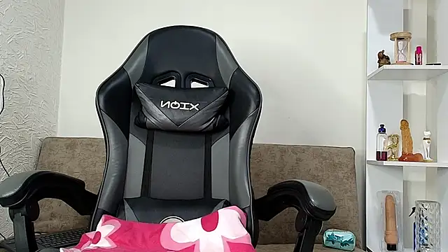 Nahomi rous777 online show from February 6, 3:15 pm