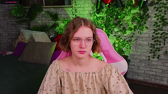 Mia Mooore online show from February 15, 1:32 pm