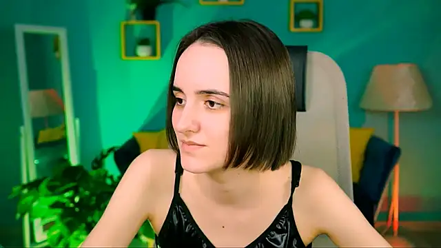 KateWillows online show from April 6, 4:46 am