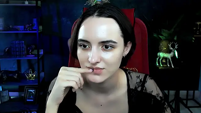 KateWillows online show from February 8, 8:40 am