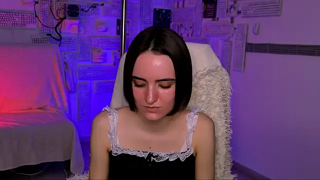 KateWillows online show from April 8, 4:58 am