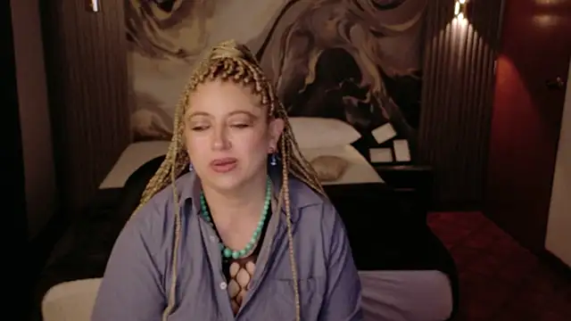 MilfArlet online show from March 18, 2:44 pm