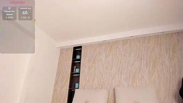 ayla velt online show from December 19, 8:45 pm