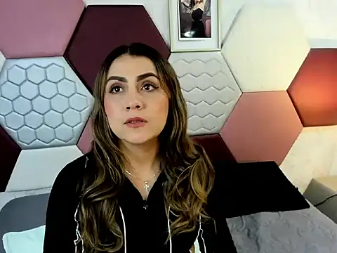 AriaRous online show from May 5, 3:48 pm