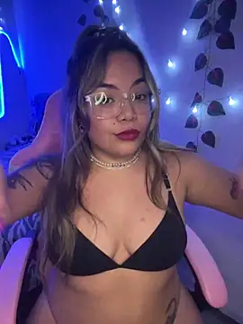 Lindalatina2001 online show from March 22, 2:06 am