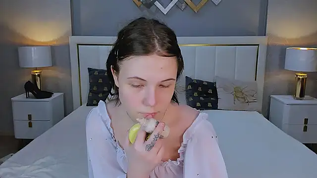 YONA WINK online show from February 9, 8:44 pm