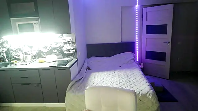 LunaPeony online show from February 23, 3:00 pm