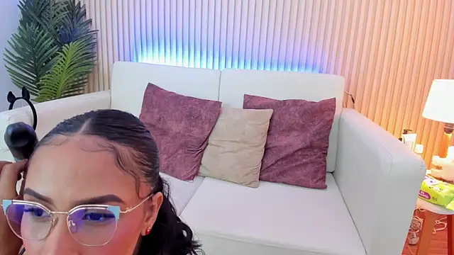 Samantha luv  online show from December 16, 12:49 am