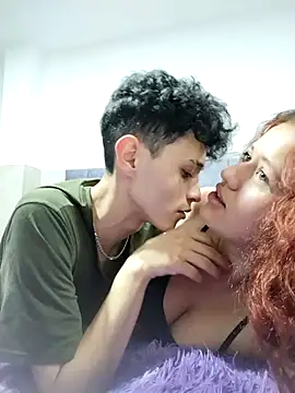 hottie couplee online show from December 5, 2:00 am