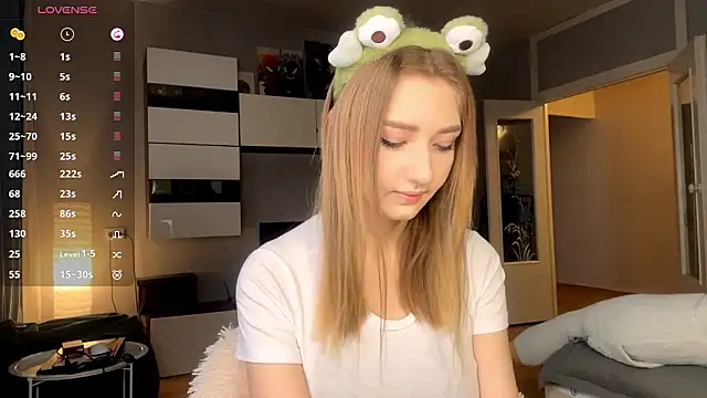 AveryBerkson online show from February 18, 4:44 am