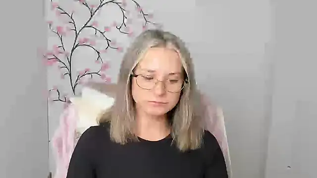 Melodie Aster online show from January 11, 6:57 pm