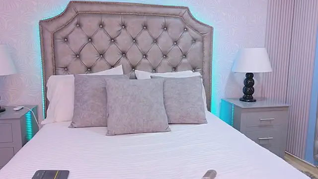 ZoeyLuxe online show from February 27, 11:54 am