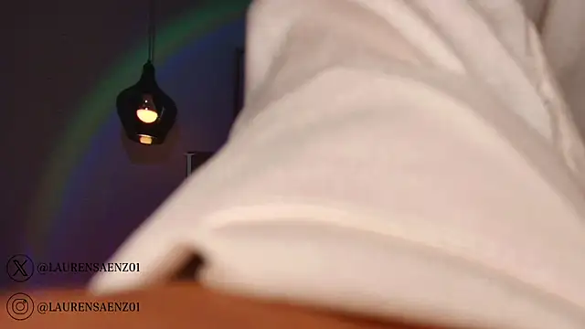 Laurensaenz1 online show from January 8, 2:43 pm