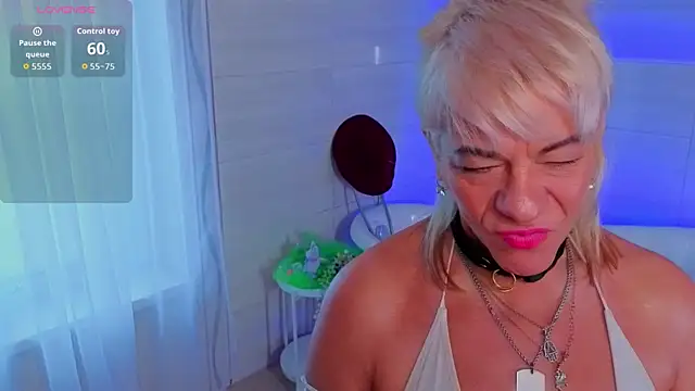 AnittaHarris  online show from April 4, 2:54 am