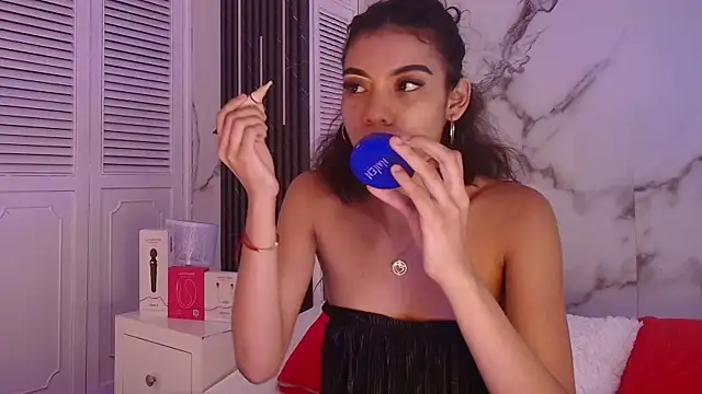 BellaHarpeer online show from April 8, 7:49 pm