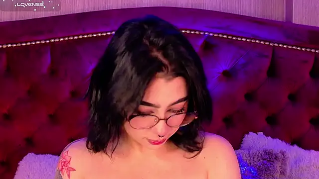 TaniaRedd  online show from January 11, 2:33 pm