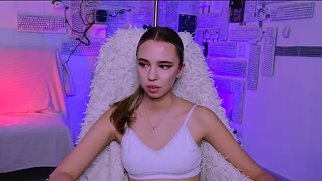 KimPorins online show from April 17, 7:21 am