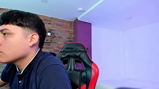 HotThreesoome online show from March 28, 12:26 pm