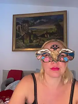  DaLiDa  online show from December 13, 7:53 pm