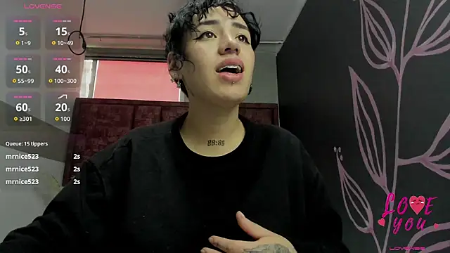 Kiara Fox   online show from March 31, 8:20 pm