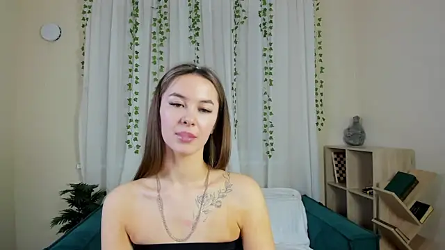 LunaCurly  online show from December 21, 1:26 pm