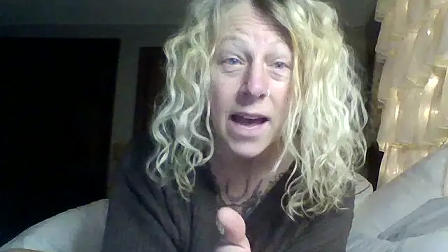 Outdoorchicjj online show from February 24, 12:15 pm