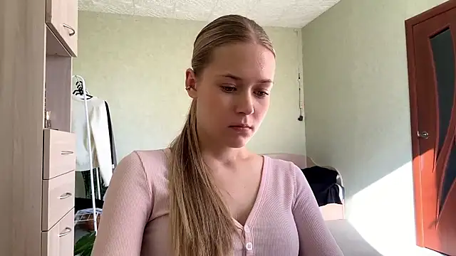 ZaidaSchwarten online show from April 18, 2:08 pm