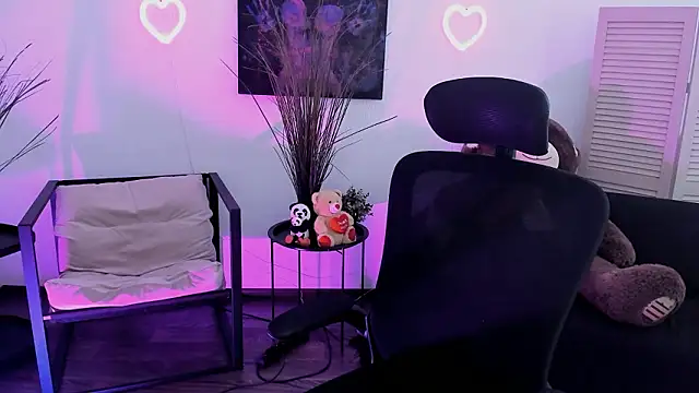 SirenMystiq online show from March 23, 8:20 am