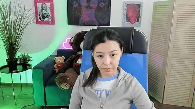 SirenMystiq online show from December 14, 7:47 am