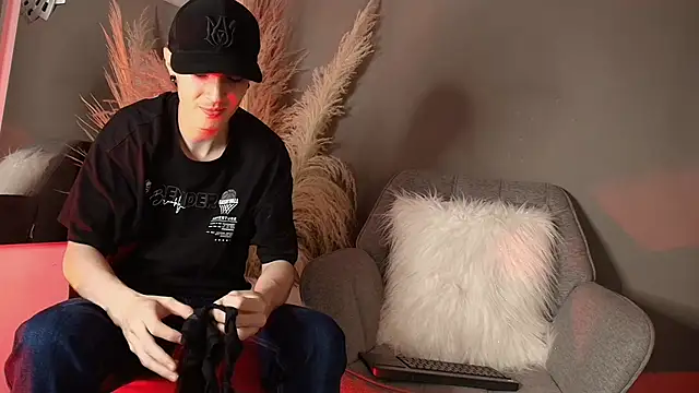 LioyQueen online show from January 18, 3:47 am