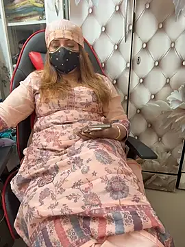 butterflyslay online show from April 11, 9:02 am