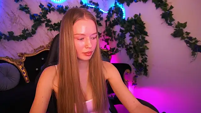 MollyyMayy online show from December 15, 4:56 pm