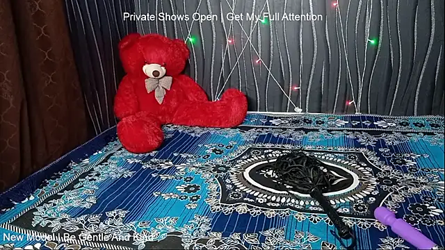 khushigoesnaughty0 online show from February 11, 7:04 pm