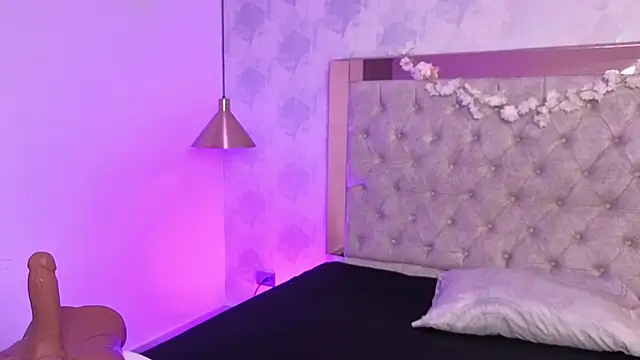 kylie river online show from April 18, 1:57 pm