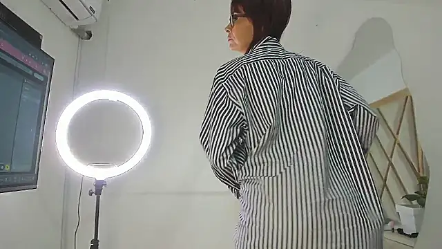 Selenaasm online show from February 17, 9:25 pm