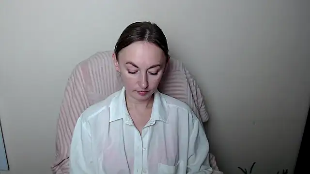 LiaSeass  online show from February 13, 1:02 pm