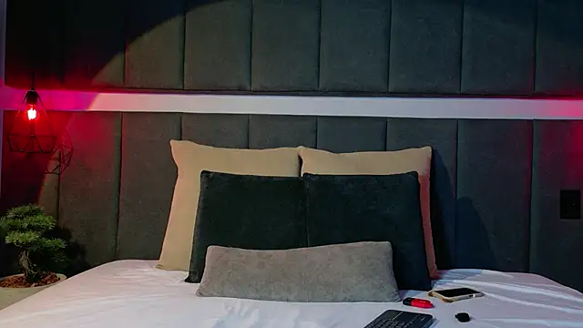 luna blannco online show from April 17, 2:19 pm