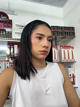 lunaluxury22 online show from March 18, 1:49 pm