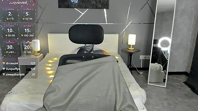 miss  evelyne online show from December 21, 3:44 am