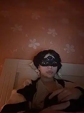 SilkyMira online show from March 29, 9:25 pm