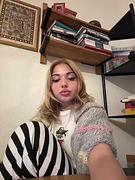 SilkyMira online show from December 20, 6:23 pm