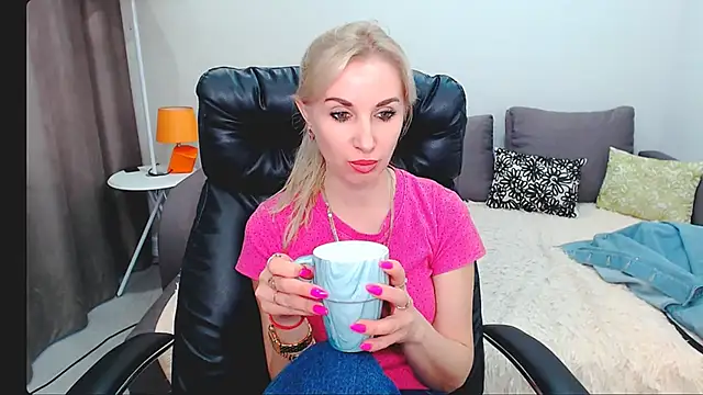 Hanna--Sweet online show from April 19, 10:37 am