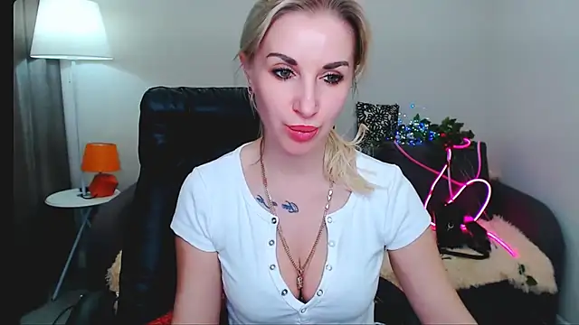 Hanna--Sweet online show from April 6, 5:25 pm