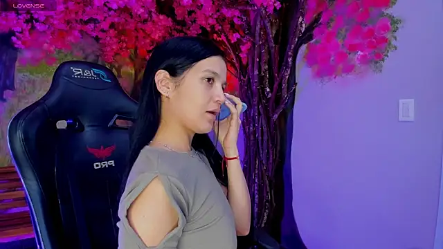 marahanson  online show from January 5, 5:27 pm