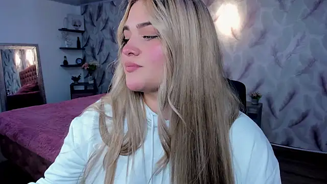 Luna volk  online show from January 9, 3:00 am