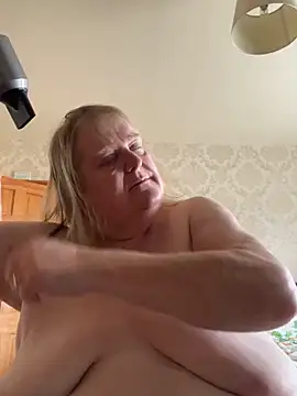 Curvy-Irish-CrystalX online show from April 19, 12:49 pm